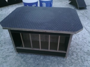 GRYTOWNIK Z PODSTAWKĄ POD POJNIK
